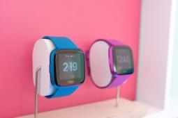 Versa Lite令人失望后Fitbit降低了指導