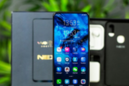 Vivo NEX 2在第一個(gè)神秘的開箱視頻中雙顯示