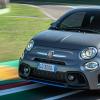 Abarth F595是熱艙門的最新限量版 它配備了獨(dú)特的設(shè)計(jì)元素和新的排氣系統(tǒng)