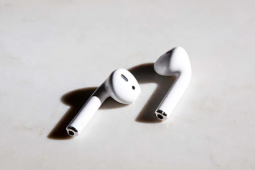 2月24日AirPods3預(yù)計(jì)會(huì)借鑒AirPodsPro的一些設(shè)計(jì)特點(diǎn)